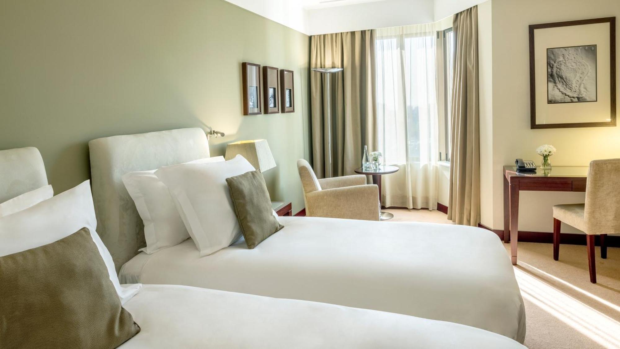 Crowne Plaza Porto By Ihg Hotel Luaran gambar A typical room at the hotel