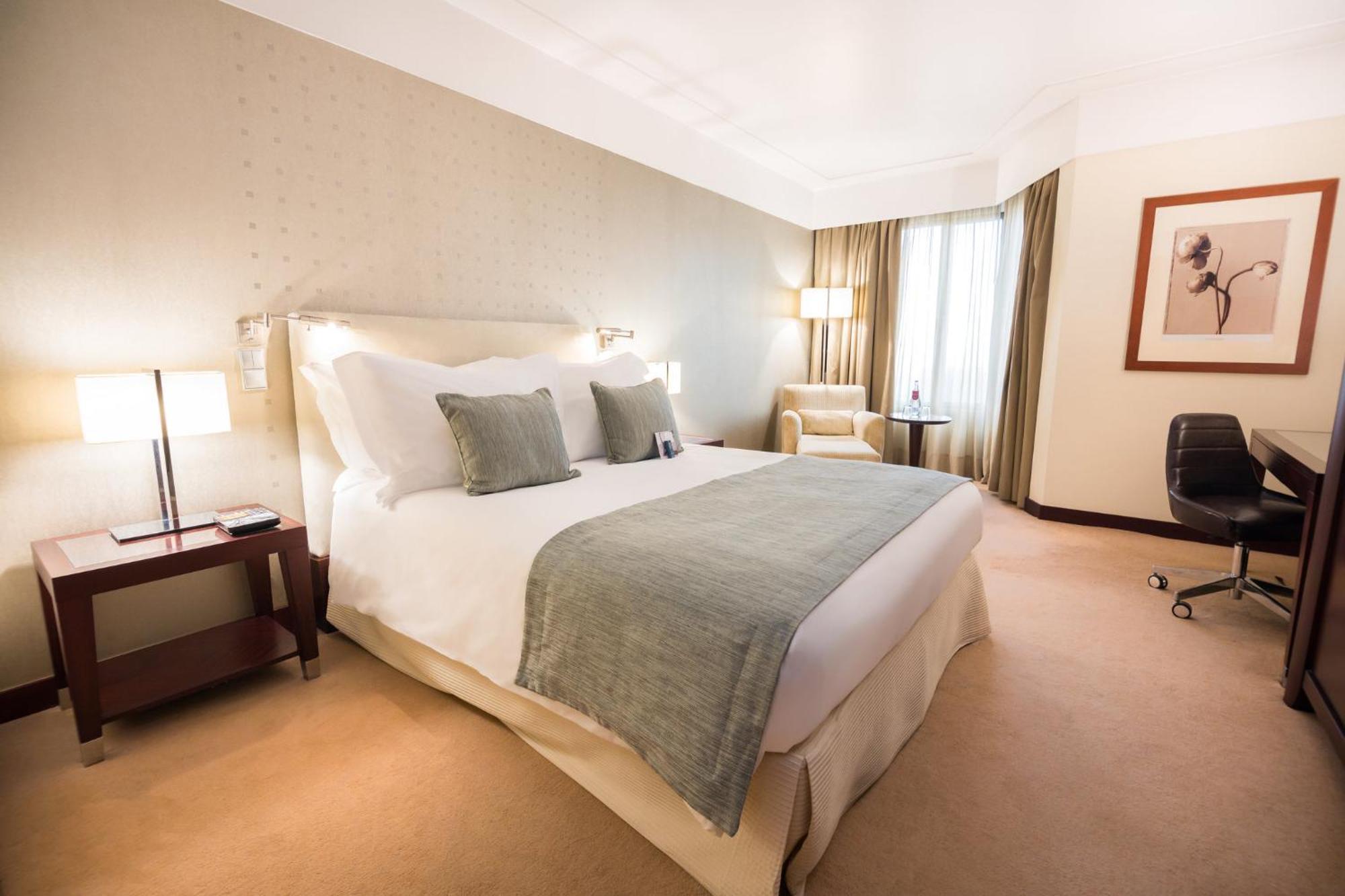 Crowne Plaza Porto By Ihg Hotel Luaran gambar A room at the hotel