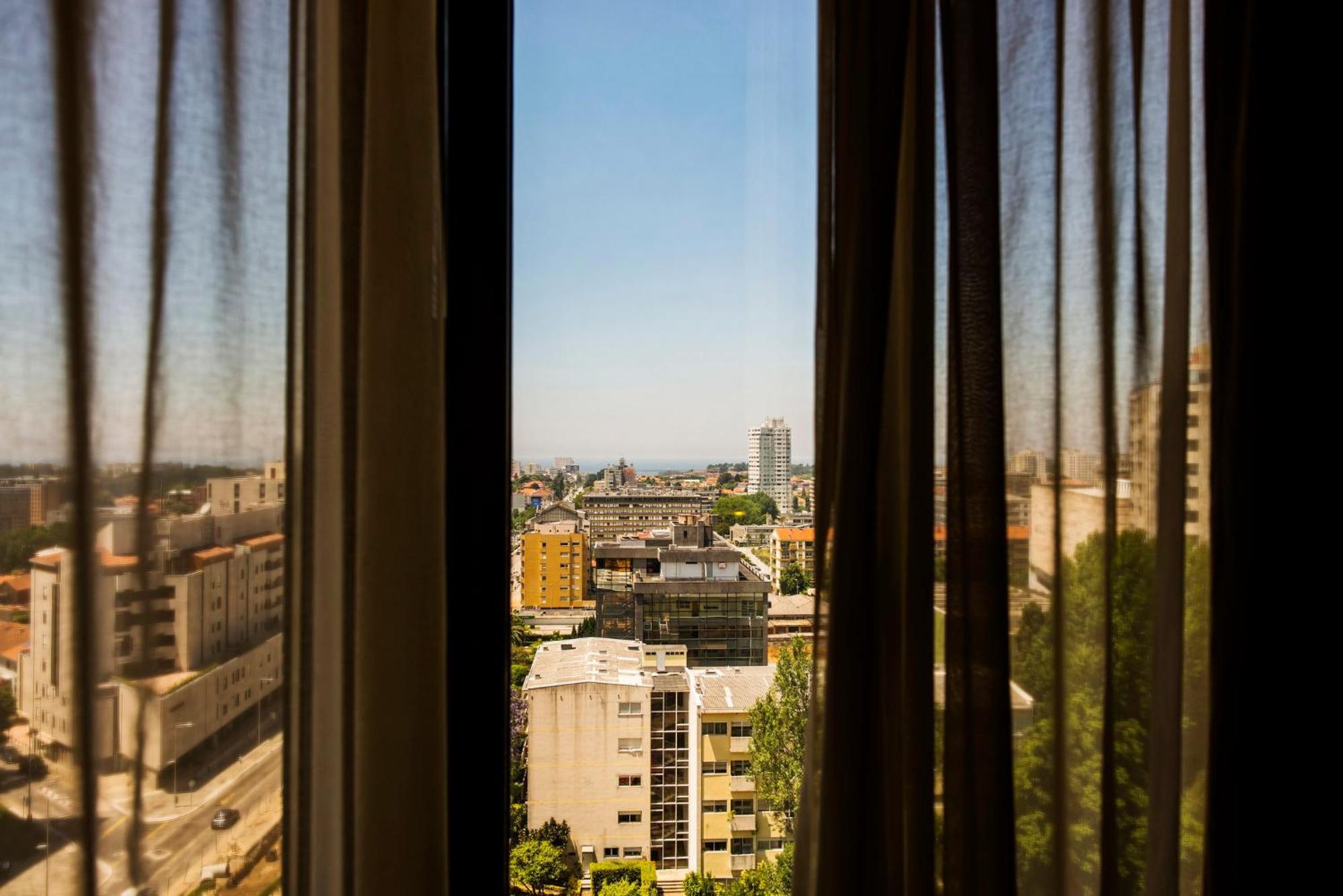 Crowne Plaza Porto By Ihg Hotel Luaran gambar View from the window of a cell at the prison