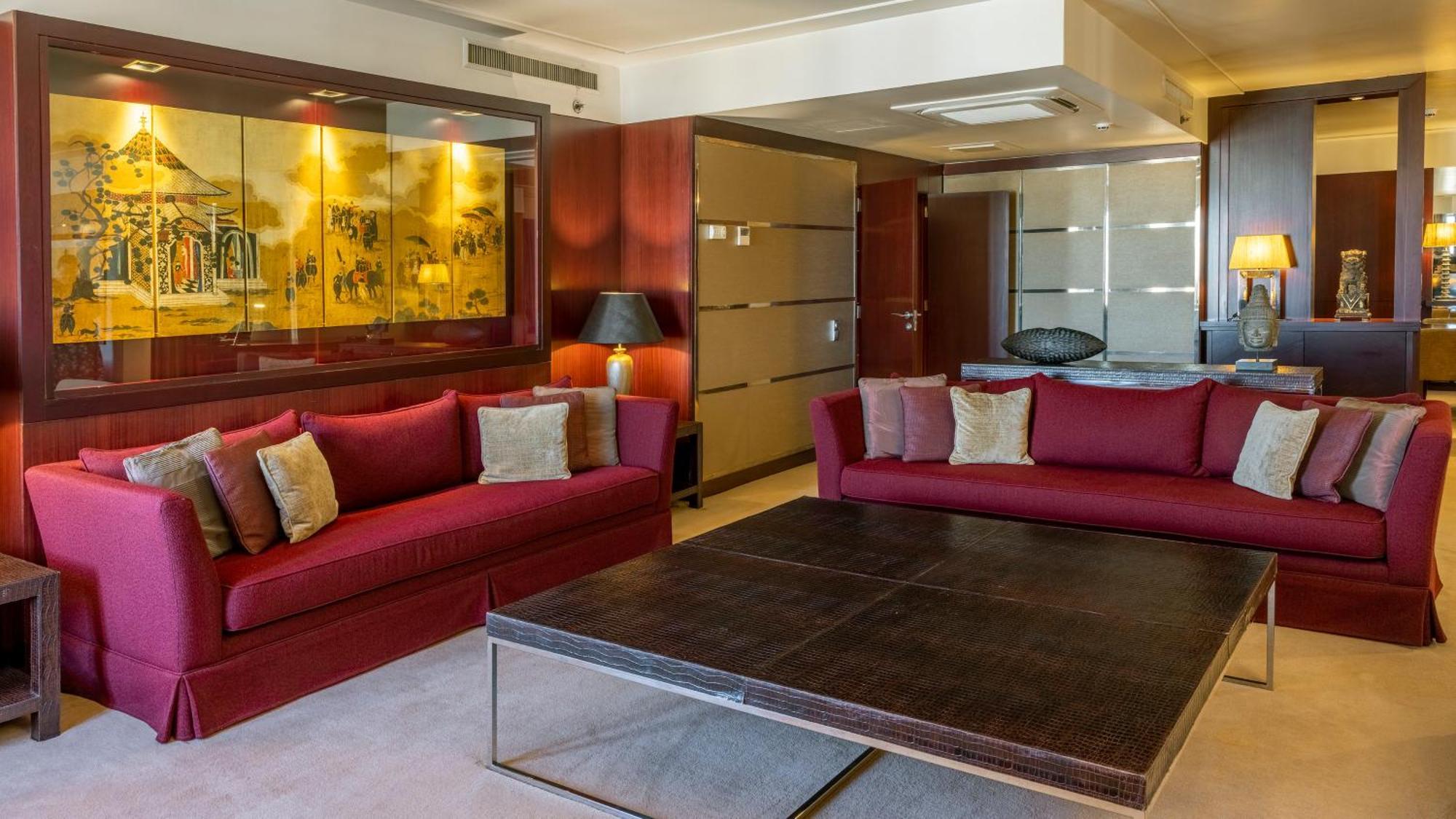 Crowne Plaza Porto By Ihg Hotel Luaran gambar A living room in a suite at the Mandarin Oriental, Munich