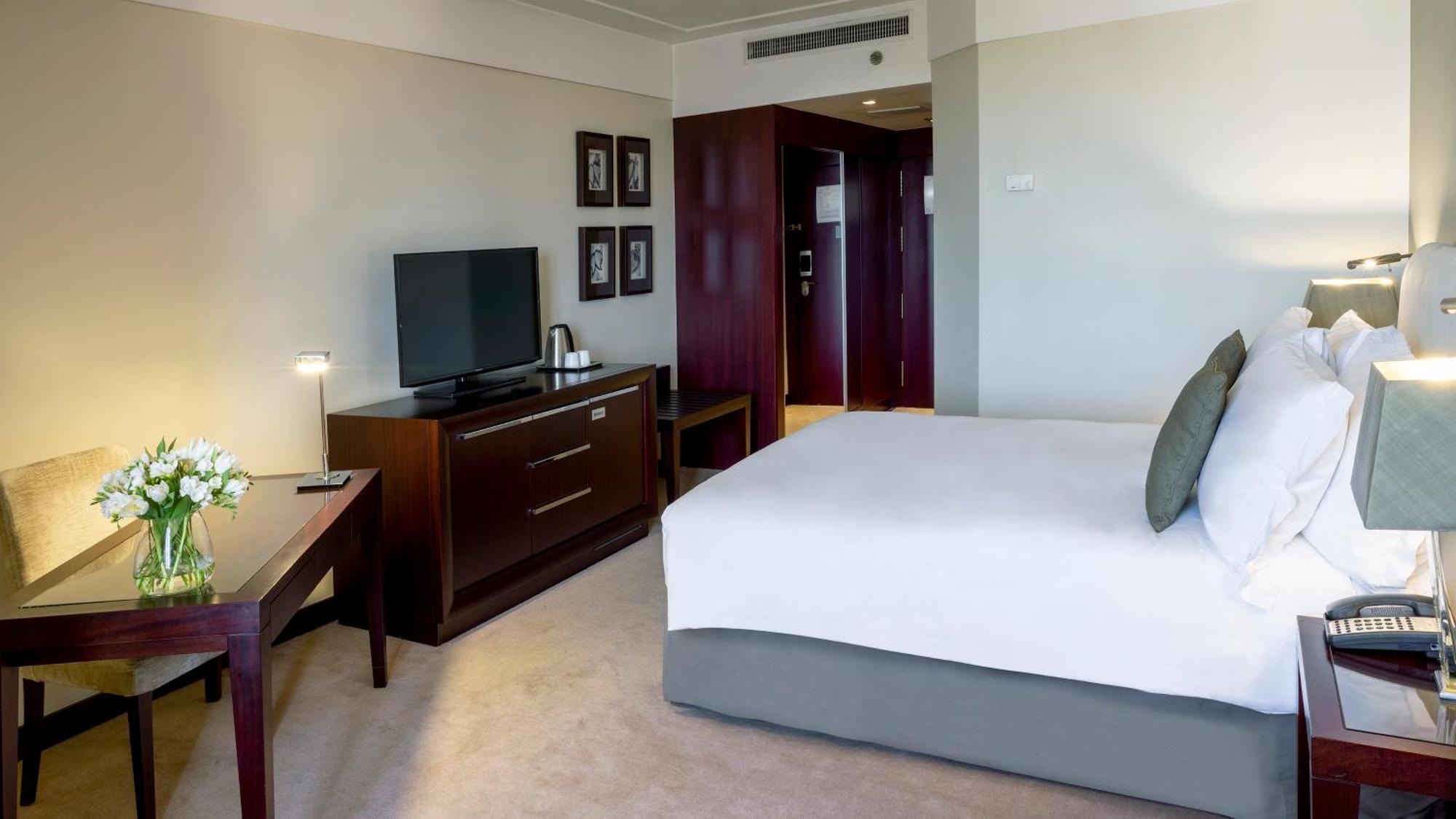 Crowne Plaza Porto By Ihg Hotel Luaran gambar A room at the hotel