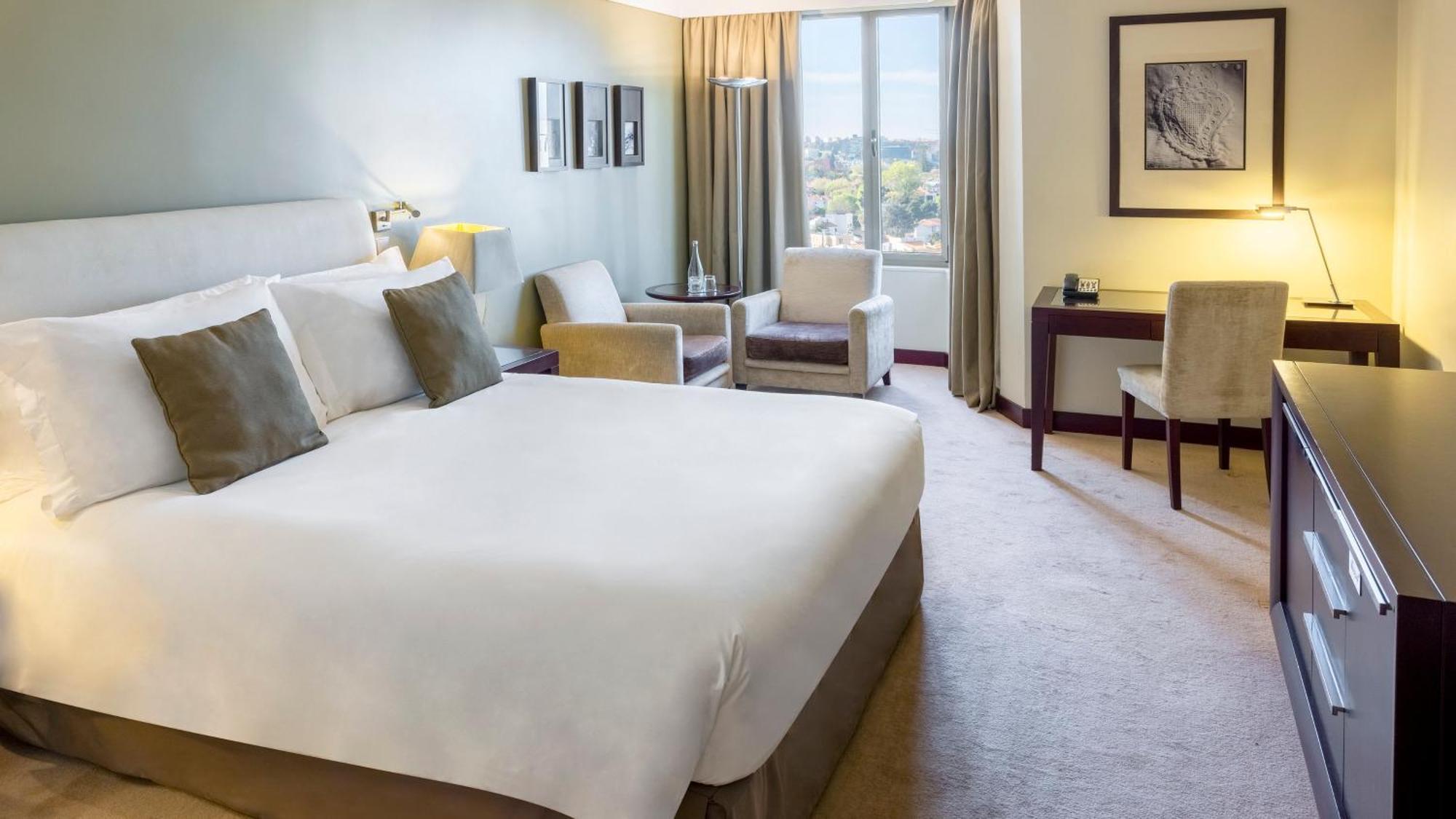 Crowne Plaza Porto By Ihg Hotel Luaran gambar A room at the hotel