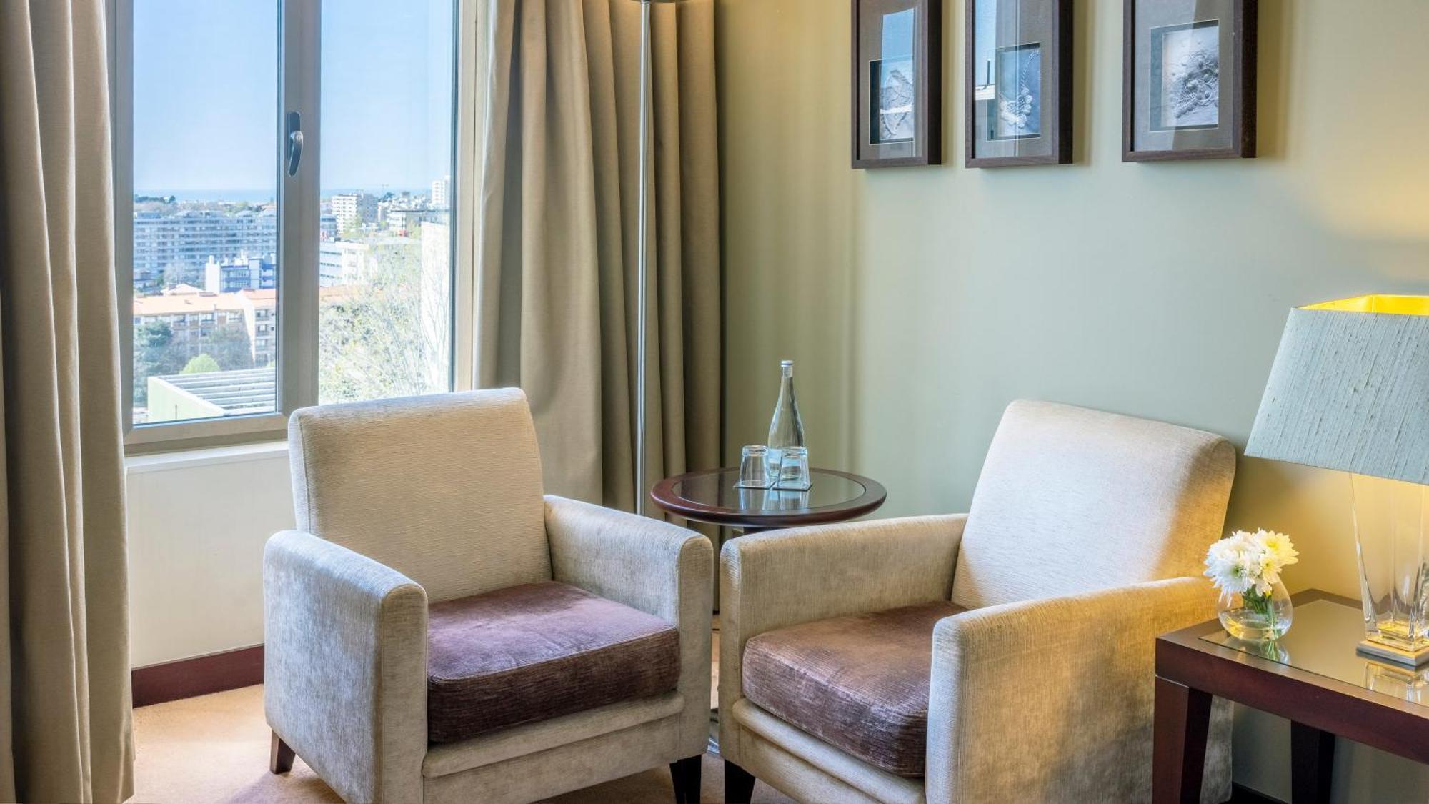 Crowne Plaza Porto By Ihg Hotel Luaran gambar A room at the hotel