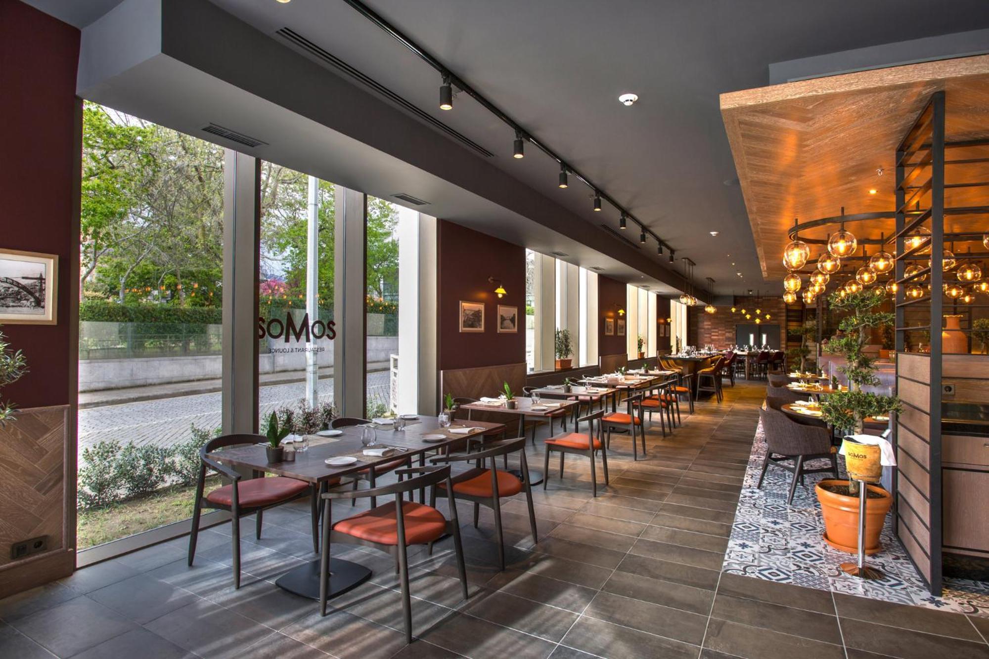 Crowne Plaza Porto By Ihg Hotel Luaran gambar SOMOS Restaurant