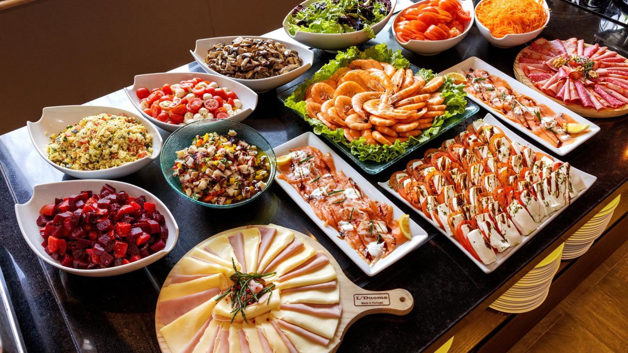 Crowne Plaza Porto By Ihg Hotel Luaran gambar A buffet